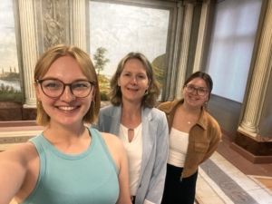 From left to right: Sophia, Steffi Behrendt (Head of the Department for Culture, World Heritage, and Media in Stralsund), and Melanie – after an insightful guided tour through Stralsund’s World Heritage exhibition.